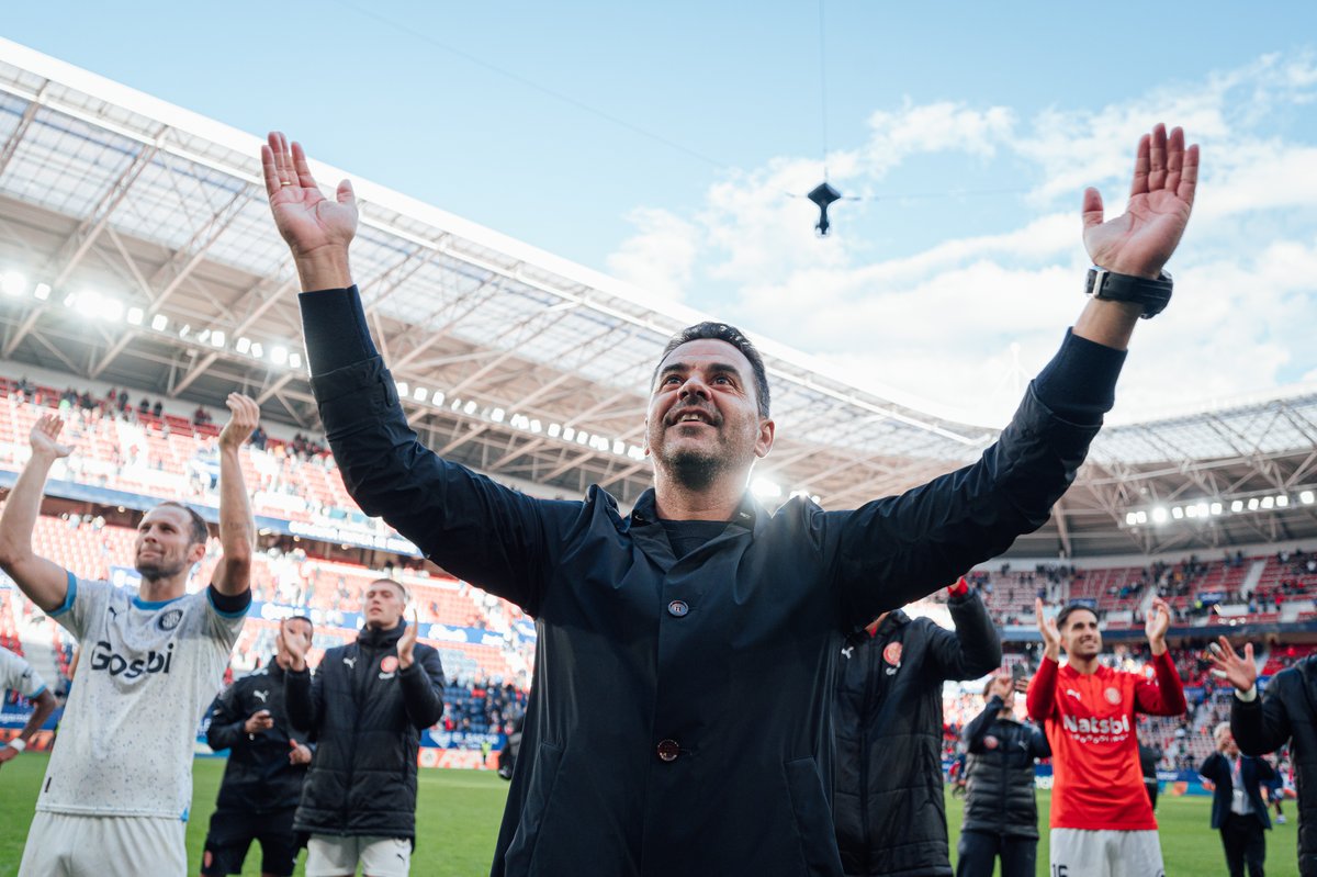 #OsasunaGirona 

Girona clinches a thrilling victory against Osasuna with a final score of 4-2!

Outstanding teamwork and a fantastic display of strategy under their great coach. (<a href="/Michel8Sanchez/">Miguel Ángel Sánchez</a>)