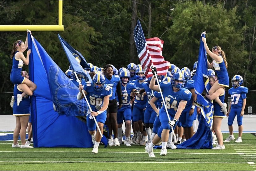 liamsweeney54's tweet photo. Played my last High School football snap last night. It’s crazy how fast this journey went by, but thank you to all the coaches who have helped me be the best player I can be over these last 10 years. https://t.co/VOzszclcT8