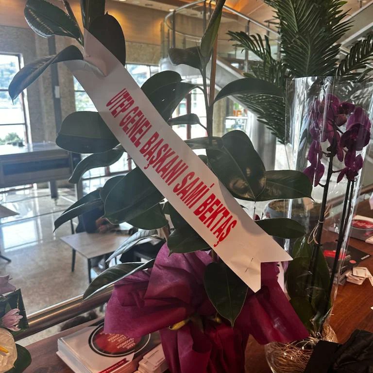 8. Uluslararası Gatromasa Gastronomi Konferansında, UTEP Yönetim Kurulu Üyemiz Zorman Grup firma sahibi Zorman Bayramoğlu Bey’e, Dış Ticaretten ve Şubelerden Sorumlu Genel Başkan Yardımcımız Murat Altınel, İç Ticaretten Sorumlu Genel Başkan Yardımcımız Cahit Sargın,