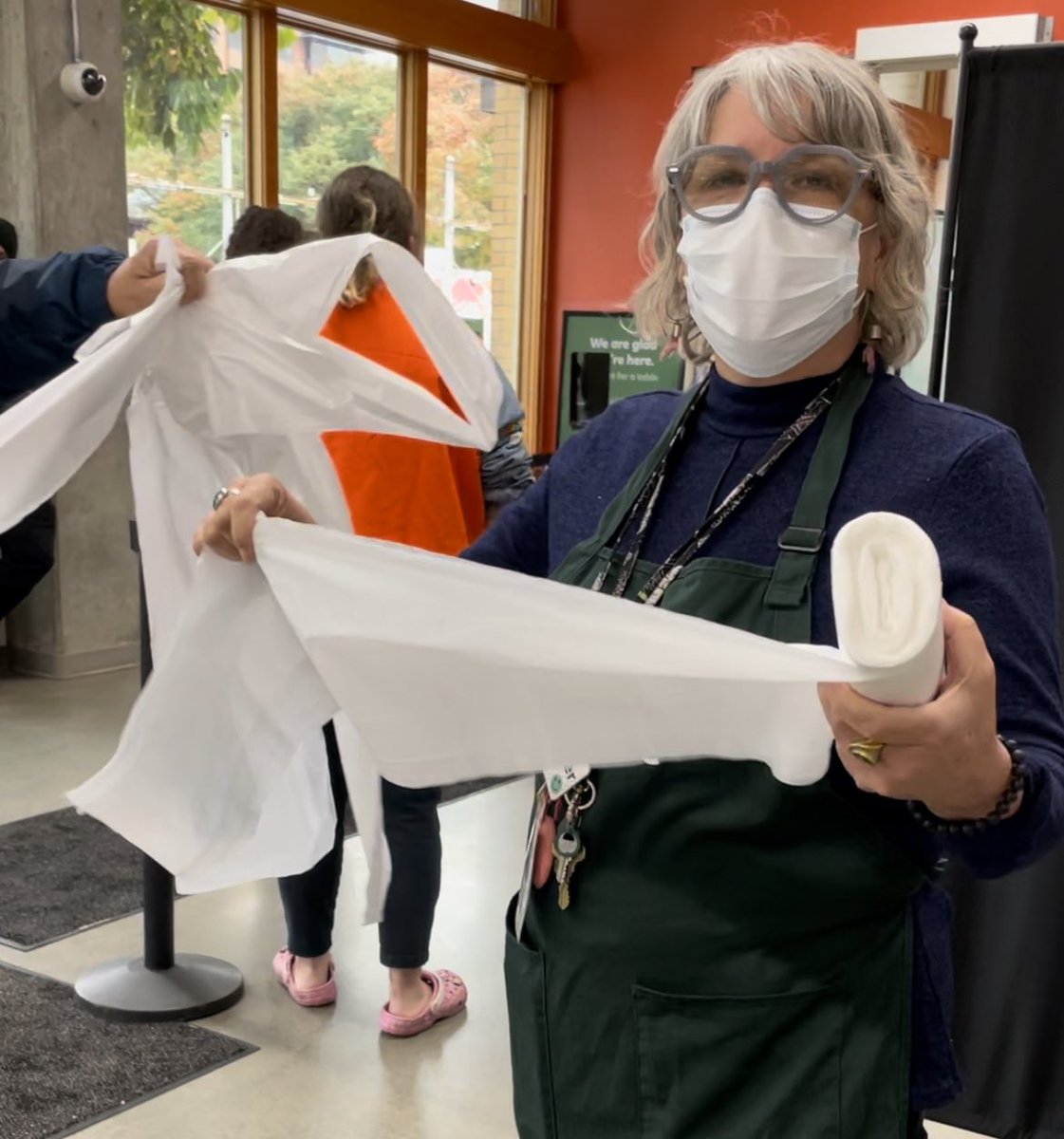 It’s been so rainy in Portland so Jenn came up with the great idea to offer our guests large plastic bags to put their wet and dry belongings in. People experiencing homelessness are carrying all of their belongings with them while trying to enjoy a meal in the cafe. We wish we
