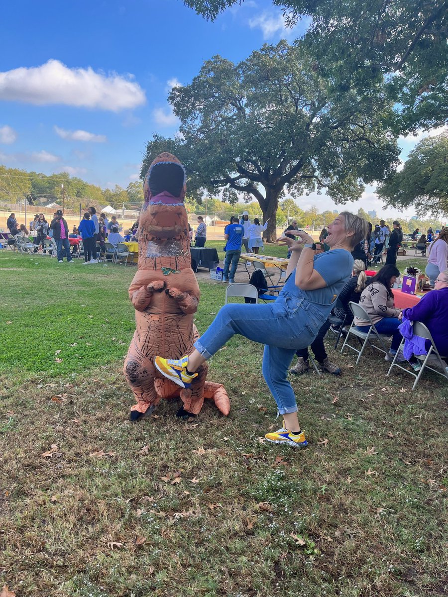 You ever been in a T- Rex Dance-off?? Come to the AHHS Literacy Rally for your opportunity! <a href="/HeightsFWISD/">Arlington Heights High School</a> @MrsWeeksAHHS #ahhsliteracyrally