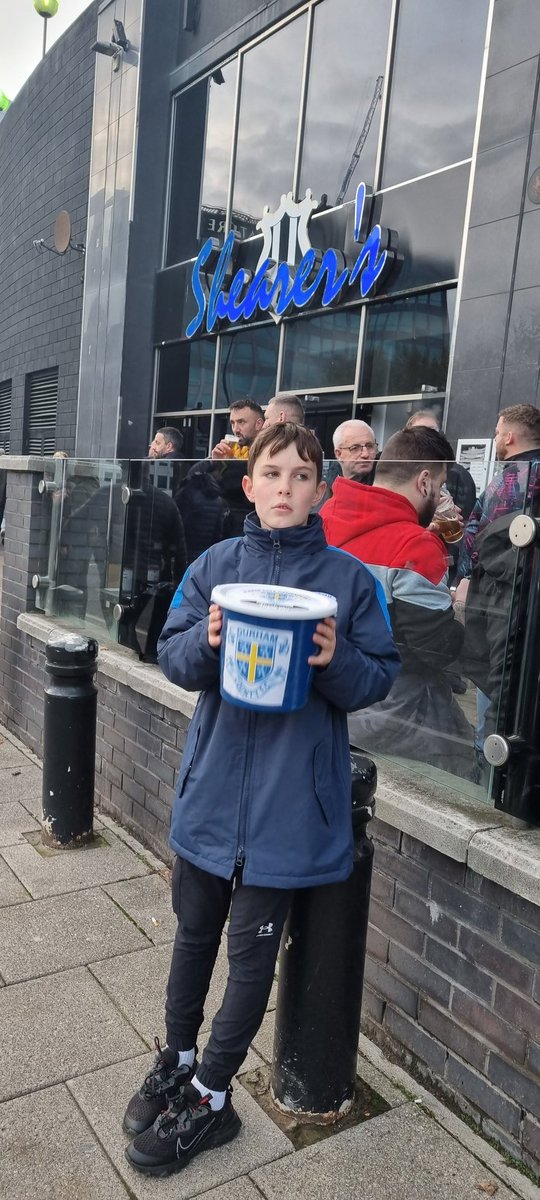 stouse79's tweet photo. Any spare change at the match? 
#DurhamcountyU14
#NEWARS
#grassrootsfootball https://t.co/qe9RLoLLlo