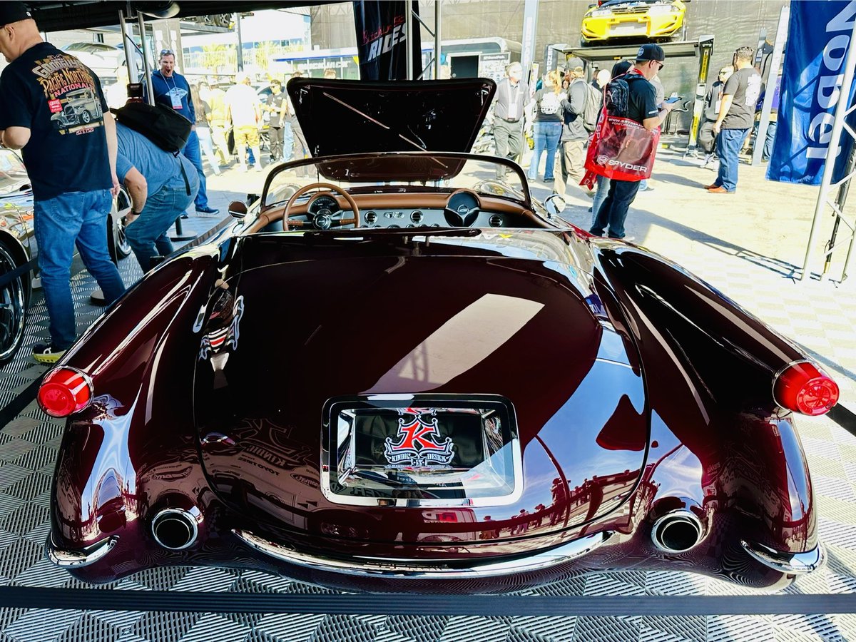 LingenfelterLPE's tweet photo. This stunning @KindigitDesigns #CF1 Roadster in the #KindigitDesign booth at #SEMA is a showstopper! ๐
Powered by a #Lingenfelter 650HP #EliminatorSpec LS engine ๐ฅ https://t.co/V3TrH92nDe