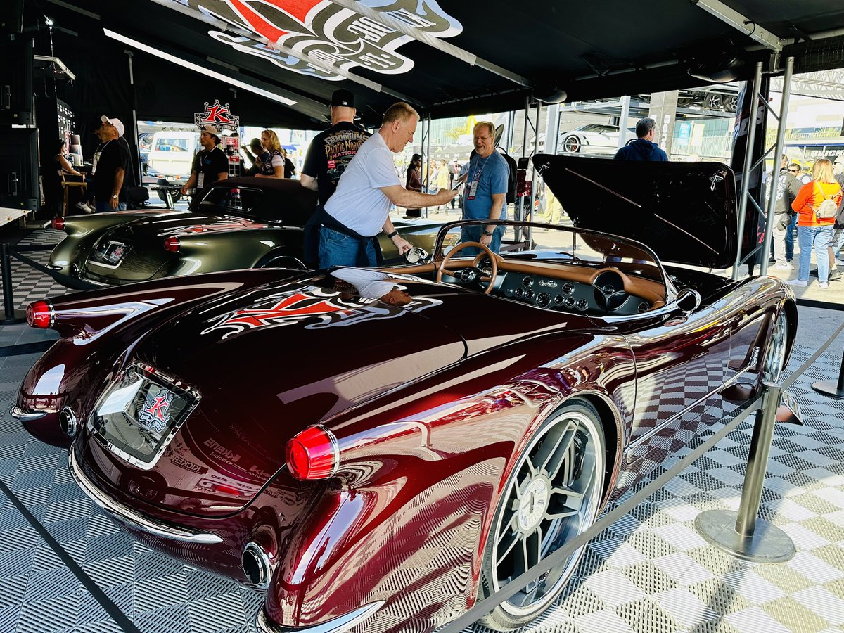 LingenfelterLPE's tweet photo. This stunning @KindigitDesigns #CF1 Roadster in the #KindigitDesign booth at #SEMA is a showstopper! ๐
Powered by a #Lingenfelter 650HP #EliminatorSpec LS engine ๐ฅ https://t.co/V3TrH92nDe