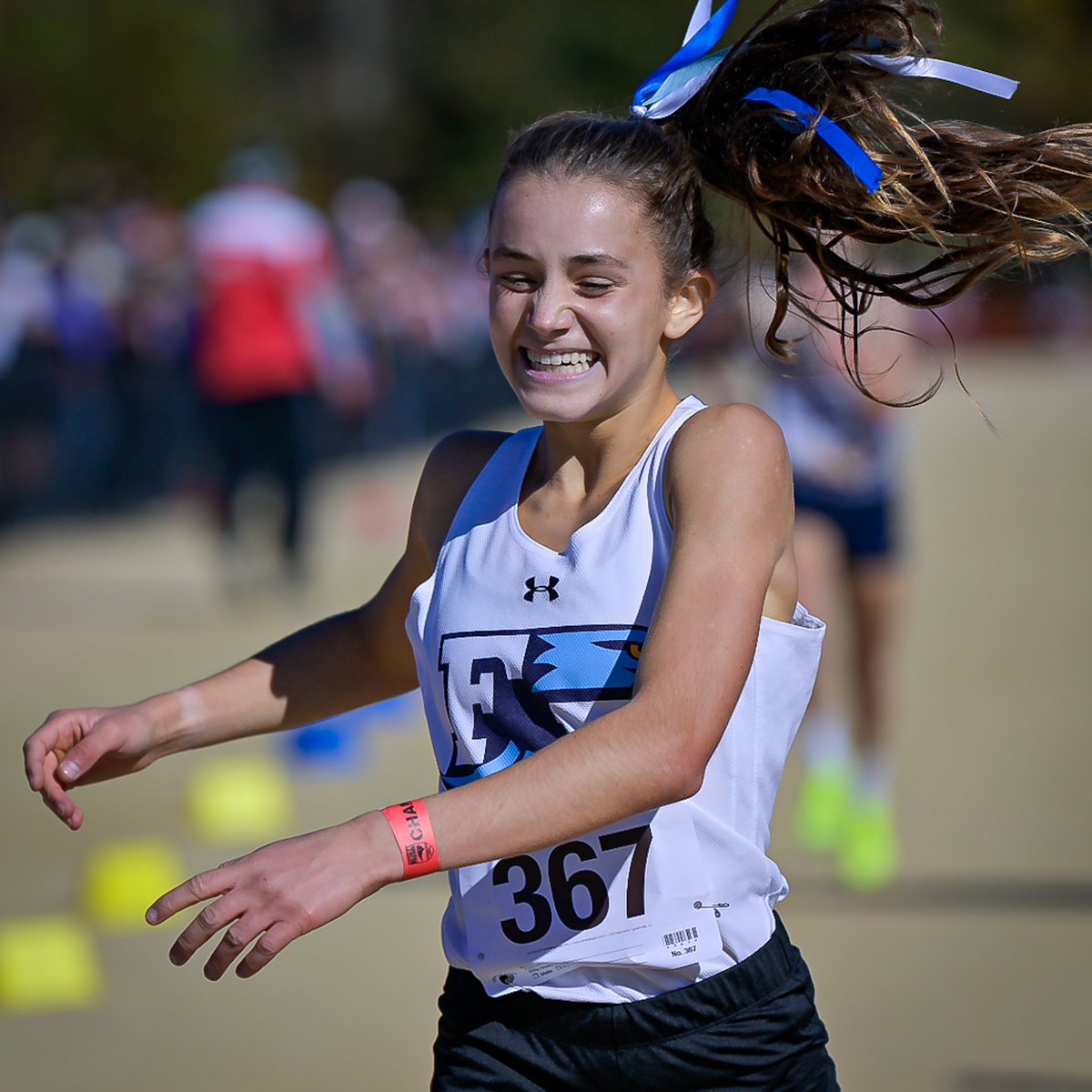 First Flight's Morgan Miller holds off Fike's Erin Pope in 18:06 to claim the NCHSAA 3A Individual title!

📈bit.ly/3MtogIY 
📷bit.ly/47Byn6P
📷 @DLoughlinPhoto