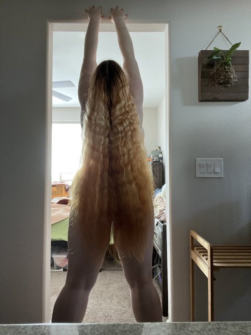 With her hair down to her legs and her legs down to the floor&hellip; https://t.co/IeKbcG16cF