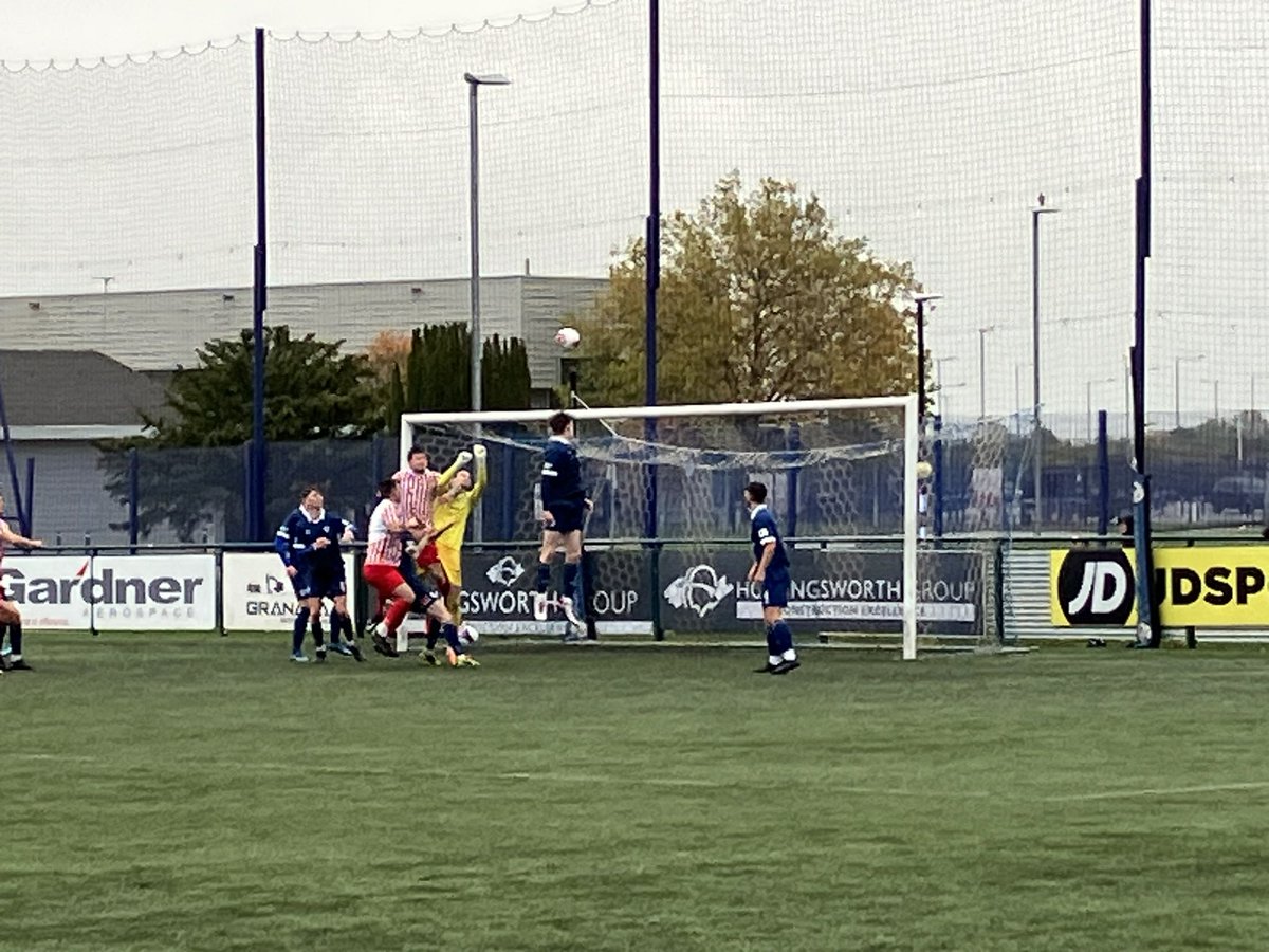 nanwandmabli's tweet photo. Proper footie @airbusukfc @HolywellTownFC #brychdyn #treffynnon https://t.co/1IdnbxkLiS