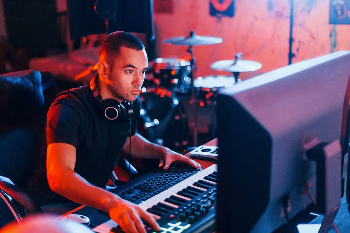 SamiraTret58269's tweet photo. ▶Download FREE Serum Presets
▶https://t.co/FLJF8YAiMg

#pioneercorporation #thumpgo #scarlett2i4 #fx2000 #audioboxgo #babyfaceprofs #nativeinstrumentsm32 #mixingmusic #maudio #technotshirts #cubasis #focalclearmg # https://t.co/6yhpTO4pFq