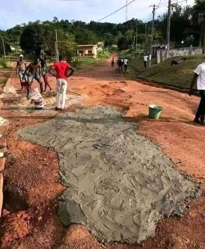 akinvoGg's tweet photo. The recovery of the Naira is like this road resurfacing project. 

Whatever you think will happen to the road after one rainfall, is exactly what will happen to the Naira when the borrowed money they are using to strengthen the Naira finishes.

Gbogbo wa kọ la gọ o.

AV https://t.co/CktlSOqSEv