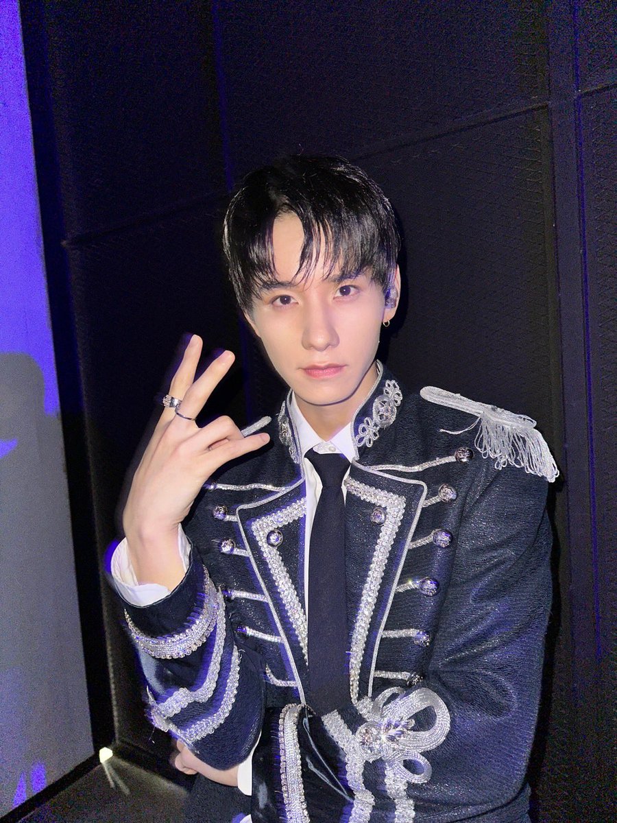 official_jo1's tweet photo. [#佐藤景瑚]
コップンクラップ🙏
ขอบคุณครับ🙏

#JO1 #SATOKEIGO
#JO1_ASIATOUR https://t.co/4JiFF1Zmrr