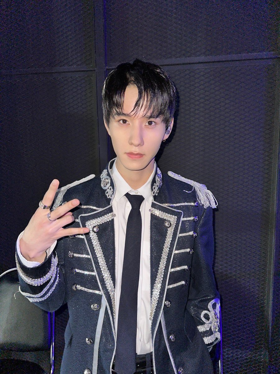 official_jo1's tweet photo. [#佐藤景瑚]
コップンクラップ🙏
ขอบคุณครับ🙏

#JO1 #SATOKEIGO
#JO1_ASIATOUR https://t.co/4JiFF1Zmrr