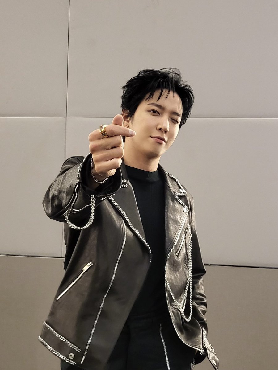 official_CNBLUE's tweet photo. [📸] 2023 JUNG YONG HWA LIVE ‘YOUR CITY’ IN BANGKOK

빈틈없이 BOICE를 위해 
전부 보여줬던 Beautiful day🌹

#CNBLUE #씨엔블루 #정용화 #JUNGYONGHWA #YOUR_CITY https://t.co/g9awnLfOop