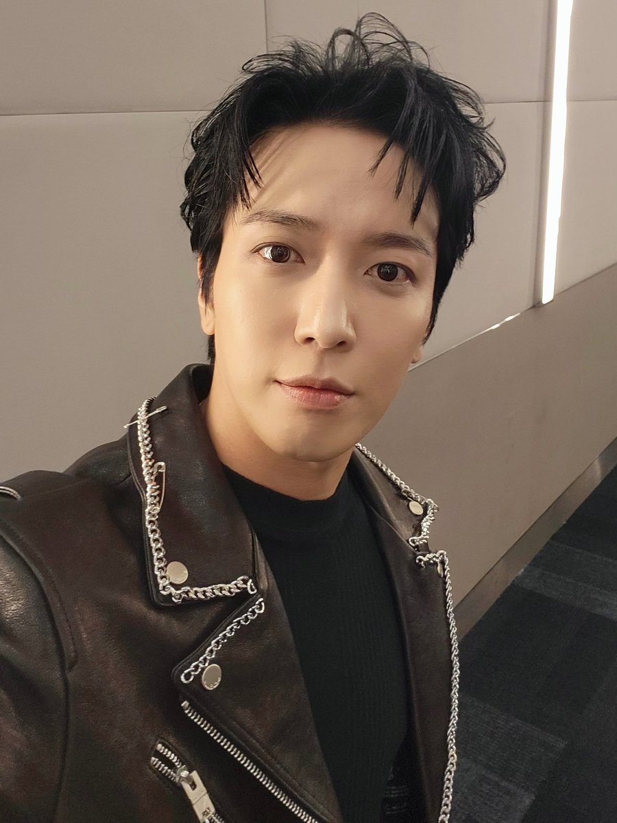 official_CNBLUE's tweet photo. [📸] 2023 JUNG YONG HWA LIVE ‘YOUR CITY’ IN BANGKOK

빈틈없이 BOICE를 위해 
전부 보여줬던 Beautiful day🌹

#CNBLUE #씨엔블루 #정용화 #JUNGYONGHWA #YOUR_CITY https://t.co/g9awnLfOop