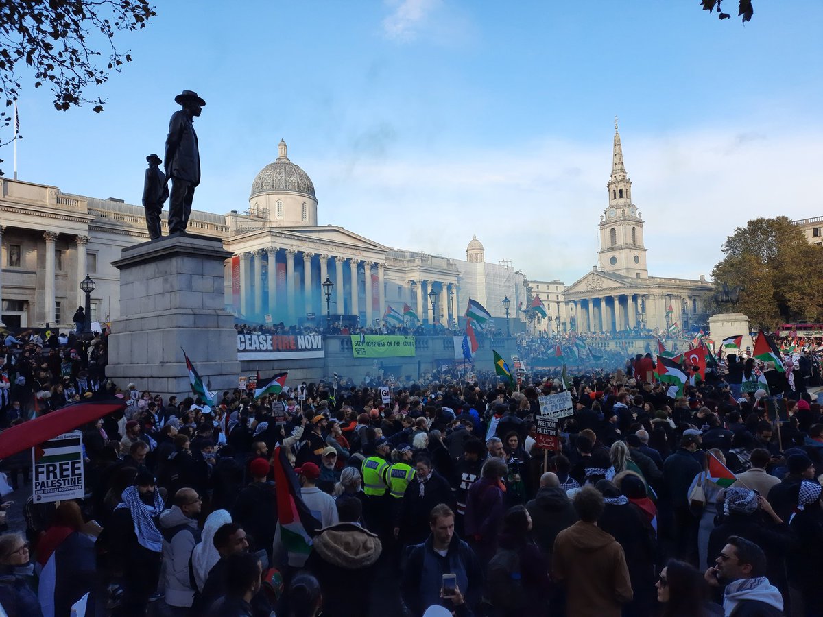 Trafalga Sq now. Never looking more beautiful. #ceasefireNow