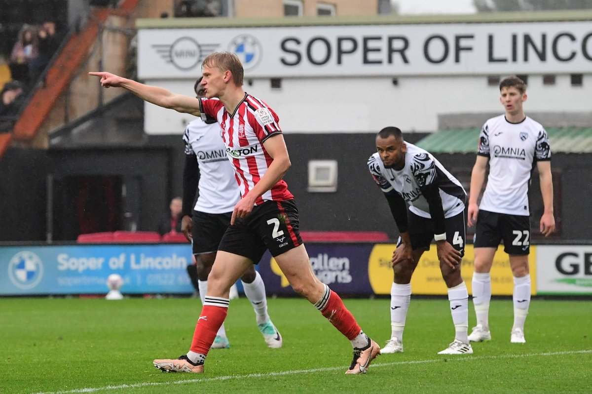 LincolnCity_FC's tweet photo. πΈ Action from the opening half.
β±HT | π΄ 1-1 π¦ | #LINMOR https://t.co/xuUi6u54g9