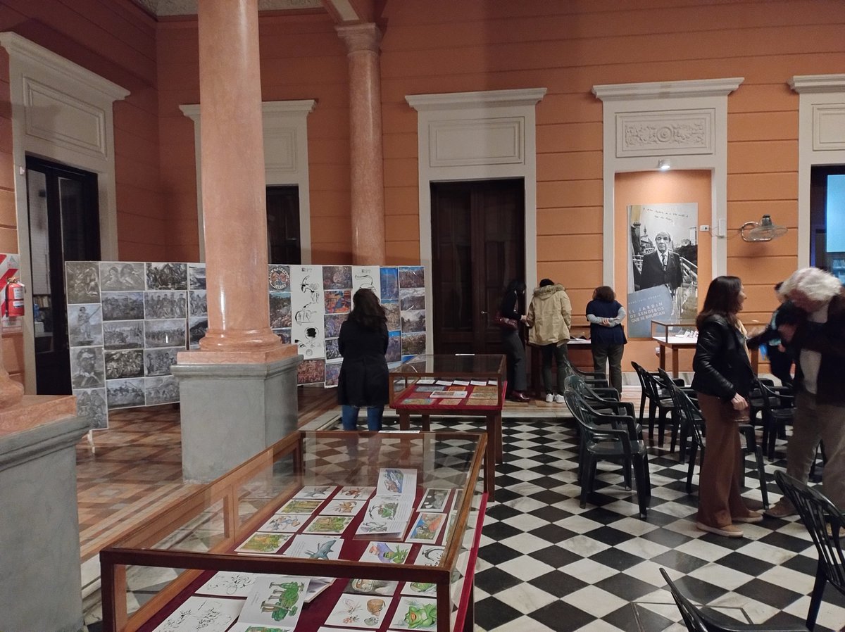 🌃 𝙐𝙣𝙖 𝙉𝙤𝙘𝙝𝙚 𝙙𝙚 𝙡𝙤𝙨 𝙈𝙪𝙨𝙚𝙤𝙨, 𝙨𝙚𝙣𝙘𝙞𝙡𝙡𝙖𝙢𝙚𝙣𝙩𝙚, ¡𝙚𝙨𝙥𝙚𝙘𝙩𝙖𝙘𝙪𝙡𝙖𝙧! Con música, muestras de arte y libros  textil y braile. Este año  bajo el  lema “Ciudad y democracia”, a 40 años d haber recuperado gobiernos democráticos