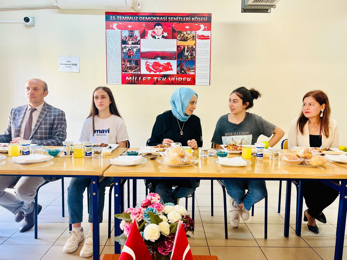 MersinMEM's tweet photo. İl Milli Eğitim Müdürümüz Sayın Fazilet DURMUŞ, Tarsus'ta pansiyonlu okullarımızı ziyaret ederek öğrencilerimizin sofrasına misafir oldu.

✍️ https://t.co/rz0WYovLBl
@ahpehlivan53 @fazilet_durmus https://t.co/pxIUwsJv7l