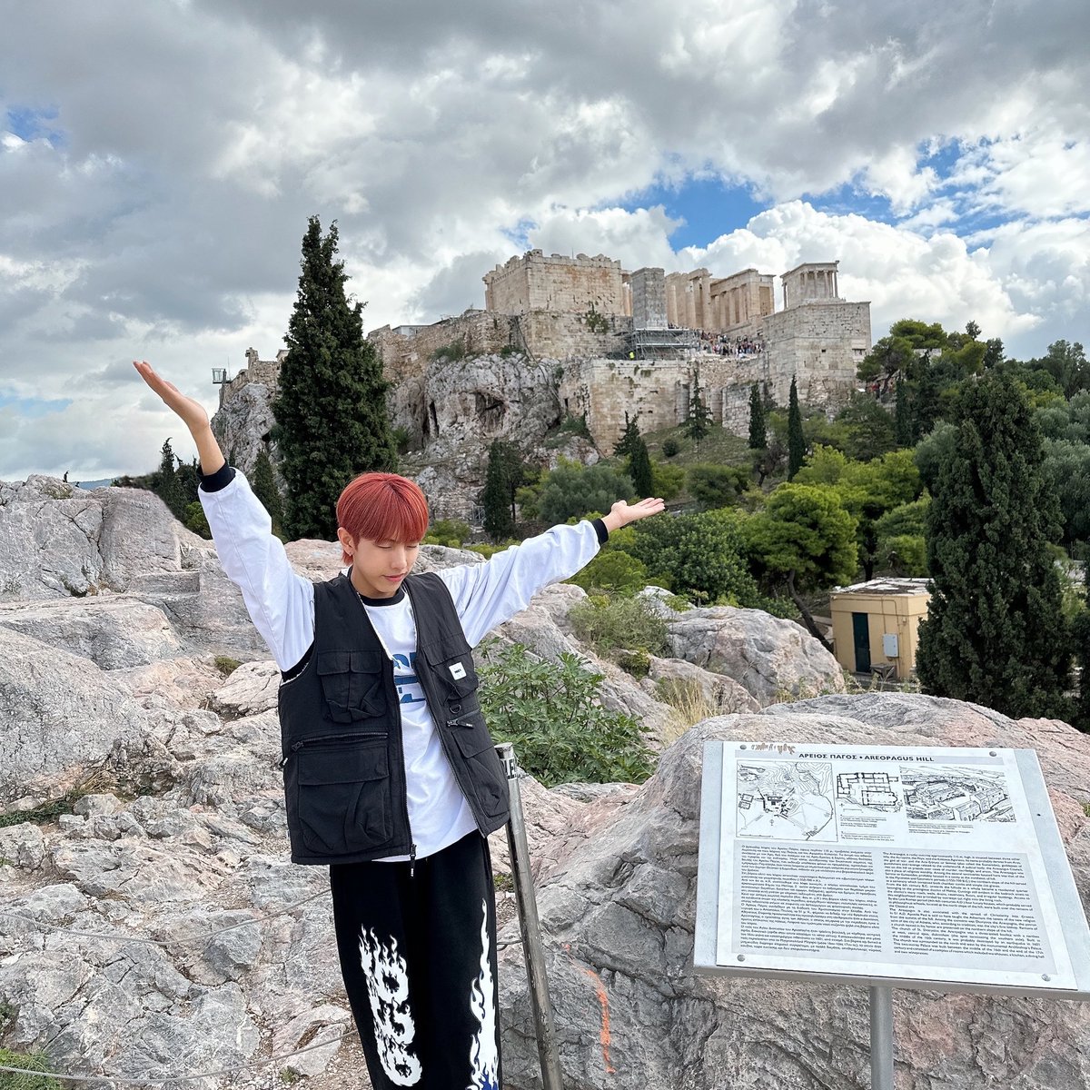 LMN5_official's tweet photo. [#수일] 여기가 어디게ㅔ🇬🇷

#루미너스 #LUMINOUS #LMN https://t.co/eCS8MwWrJC