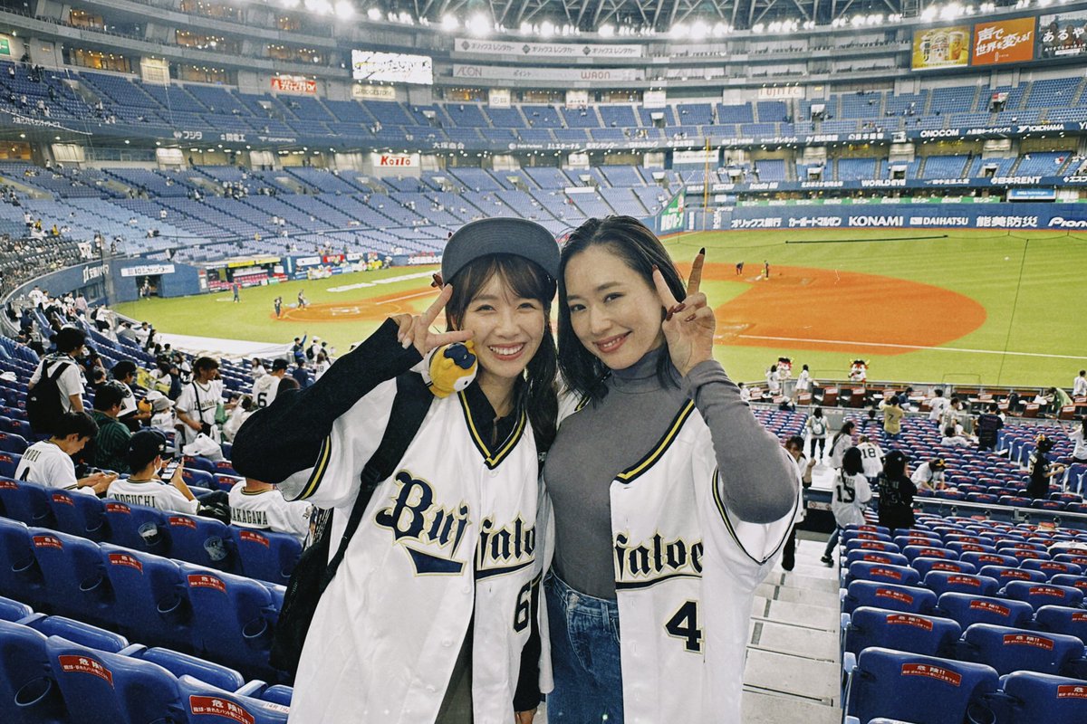 chi_hiro827's tweet photo. 今年最後の現地は
KAORIさん、RAYと一緒に観戦でした⚾️
試合後にはMIYUにも会えた〜〜〜🐼🩷

明日も京セラに応援届けます📣！！
#全員で頂点へ ！！！✨

#Bs2023 #BsGirls #オリックス 
#日本シリーズ https://t.co/AFIFjD17M5
