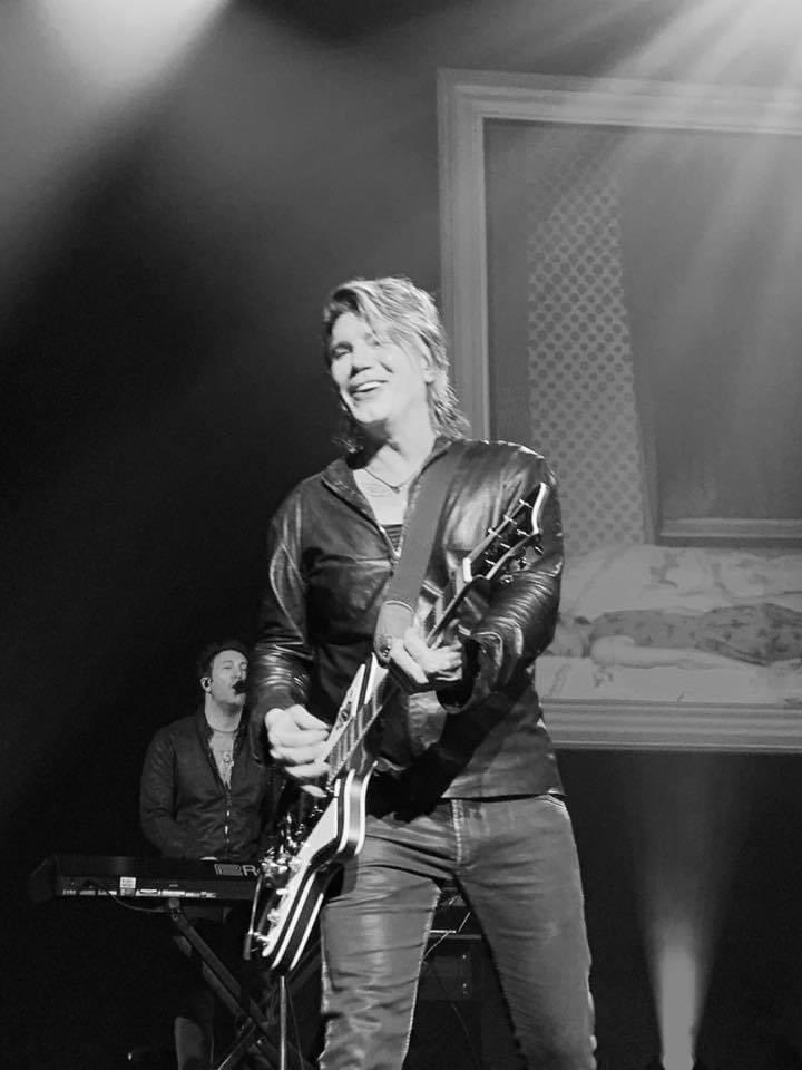 68Bobbic's tweet photo. Memories from the Goo Goo Dolls #Dizzy20 show at the Paramount in Seattle, WA on November 3, 2018 🎵💜🎵
(And thanks to Goo friend Dawn C for sharing her great photos from that day🤘🏻😍) https://t.co/kWgGs6fKSa