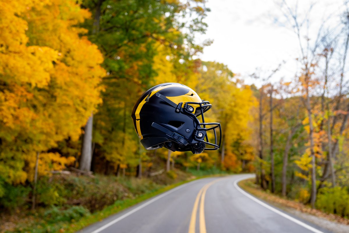 UMichFootball's tweet image. All roads lead to Ann Arbor in the fall

#GoBlue