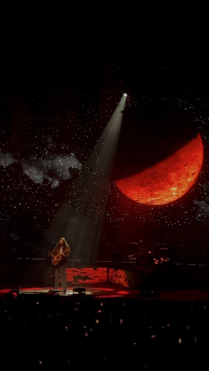 samhdixon's tweet photo. hozier last week (a true experience I will never forget) https://t.co/ebmlPhHOMd