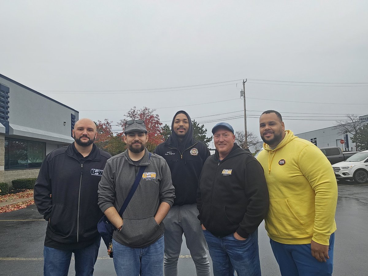 USWMatt's tweet photo. USW 135L out helping the #WNYALF get people out to vote
#UnionStrong #USW #USWNextGen https://t.co/fxPycu3ZXK