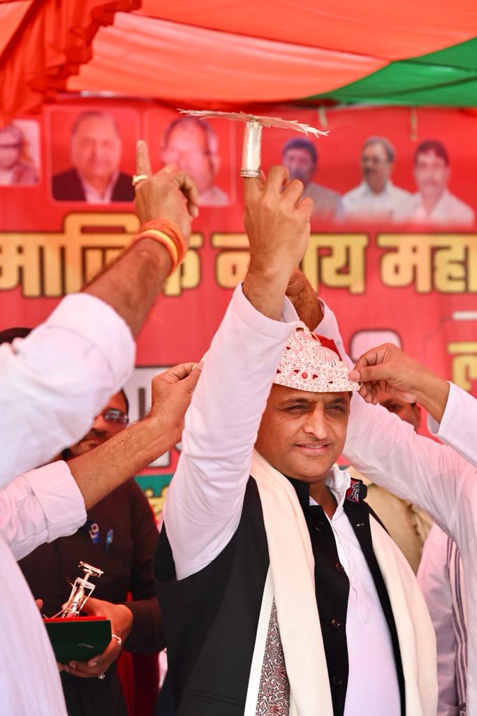 indiasavebharat's tweet image. जय श्री कृष्ण, जय श्री अखिलेश 💐🙏

@yadavakhilesh #AkhileshYadav 

#ISupportAkhilesh #SamajwadiParty