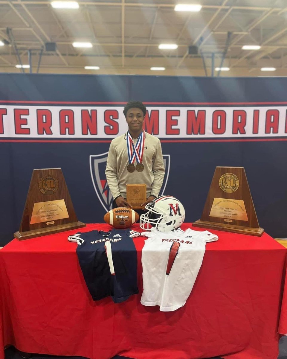 TurfSportsCC's tweet photo. Luke’s been blessed with two State semi final appearances, and three regional final appearances. Proud of his play, and regular season is completed, ready to make some playoff noise! #2statesemifinalists #turftrained https://t.co/izVEwBvH5q