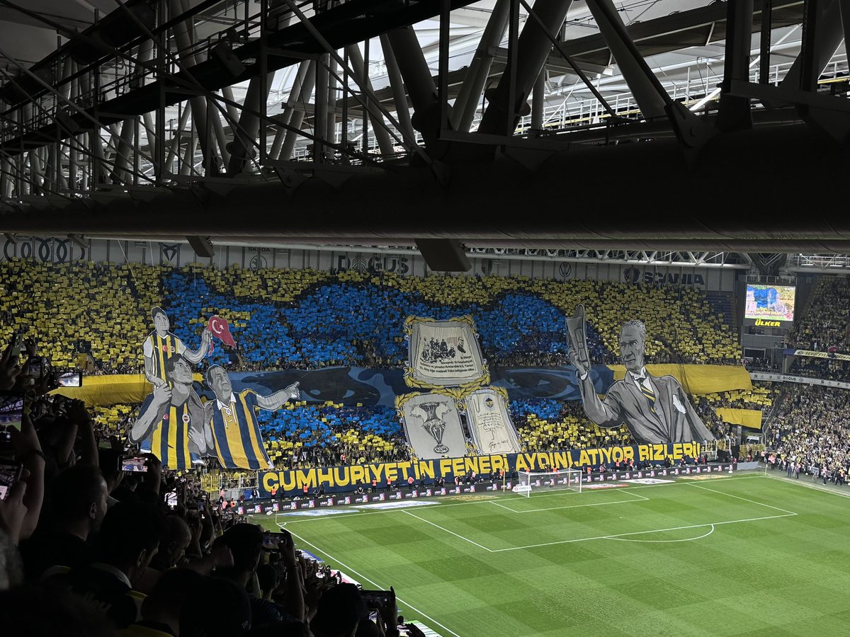 Fenerbahçe tribün tarihinin en iyi koreografisi olabilir, muhteşemsiniz ❤️