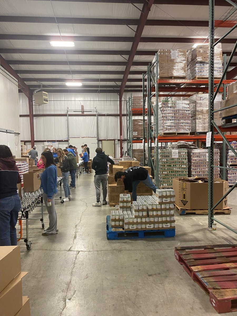 tcbanytime's tweet photo. It was a beautiful Saturday morning to help God’s Food Pantry make 800 food boxes that will go out to Eastern KY!  We are in the middle of our food drive, so if you would like to donate, you may drop food off at any of our 5 bank locations in Bath, Morgan and Rowan Counties. https://t.co/RhAKfz9Mqs