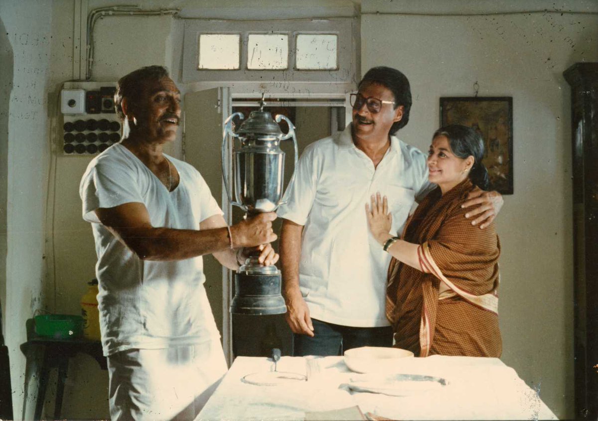 TheDeolsFC's tweet photo. " हम ना समझे थे , बात इतनी सी ,
ख्वाब शीशे के , दुनिया पत्थर की .. "
Now watching #Gardish .A Priyadarshan's Masterpiece 🔥 #JackieShroff #AmrishPuri #RDBurman https://t.co/jYyxMmzbiq