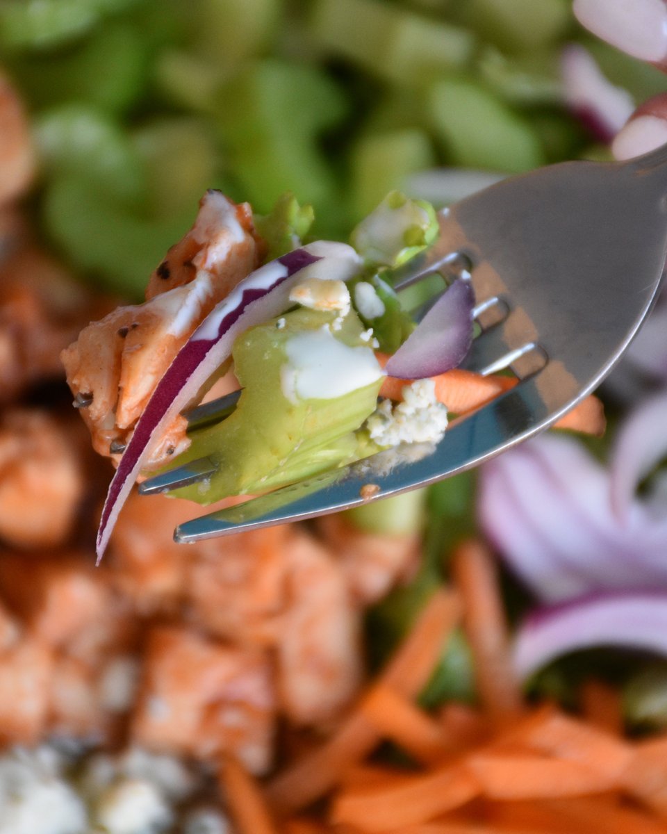 Up close and personal with our Buffalo Chicken Salad. 😋 Get it before it’s gone!

#healthyeating #eatCoolgreens #buffalochicken #salad #foodie #foodofinstagram #delicious #healthy