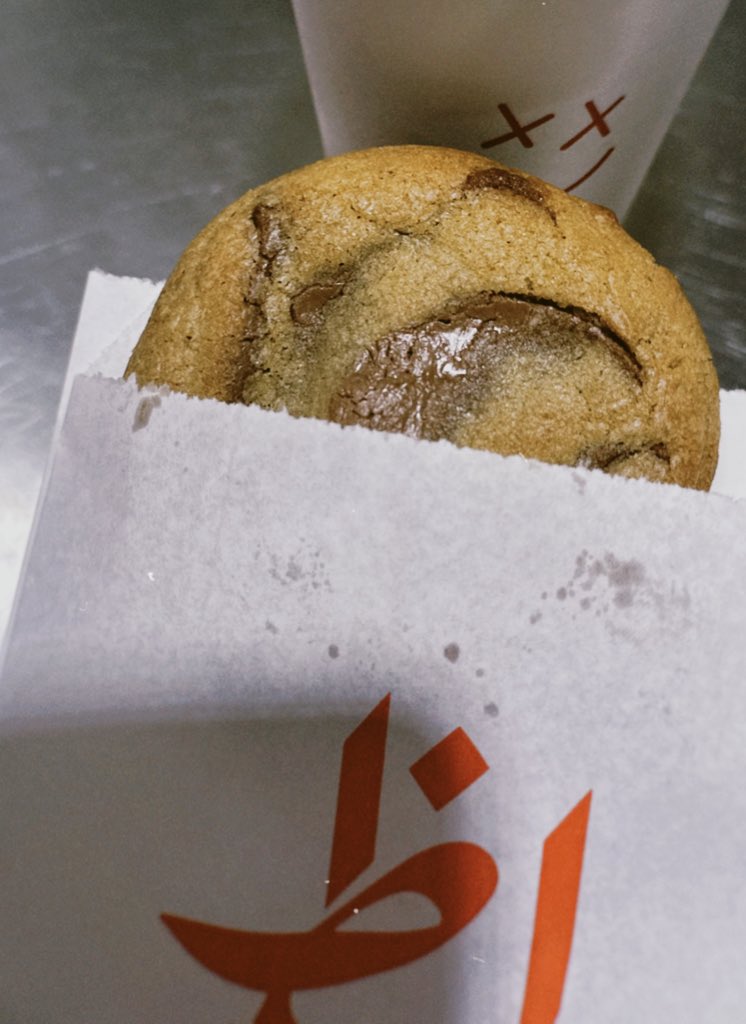 هلا 🚶
صار معنا كوكيز بـ ٤٠٠ بيسة بس 
وبنوع تشوكلت  ما يدعم الصهاينة 🔫