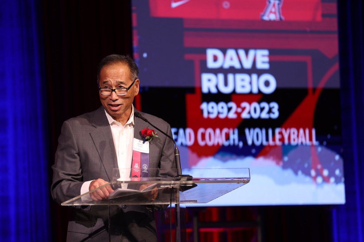 ArizonaVBall's tweet photo. 𝐃𝐚𝐯𝐞 𝐑𝐮𝐛𝐢𝐨. 𝐇𝐚𝐥𝐥 𝐨𝐟 𝐅𝐚𝐦𝐞𝐫.

Congratulations on a legendary career, @CoachDaveRubio!

#BearDown https://t.co/WZJZN5VMC7