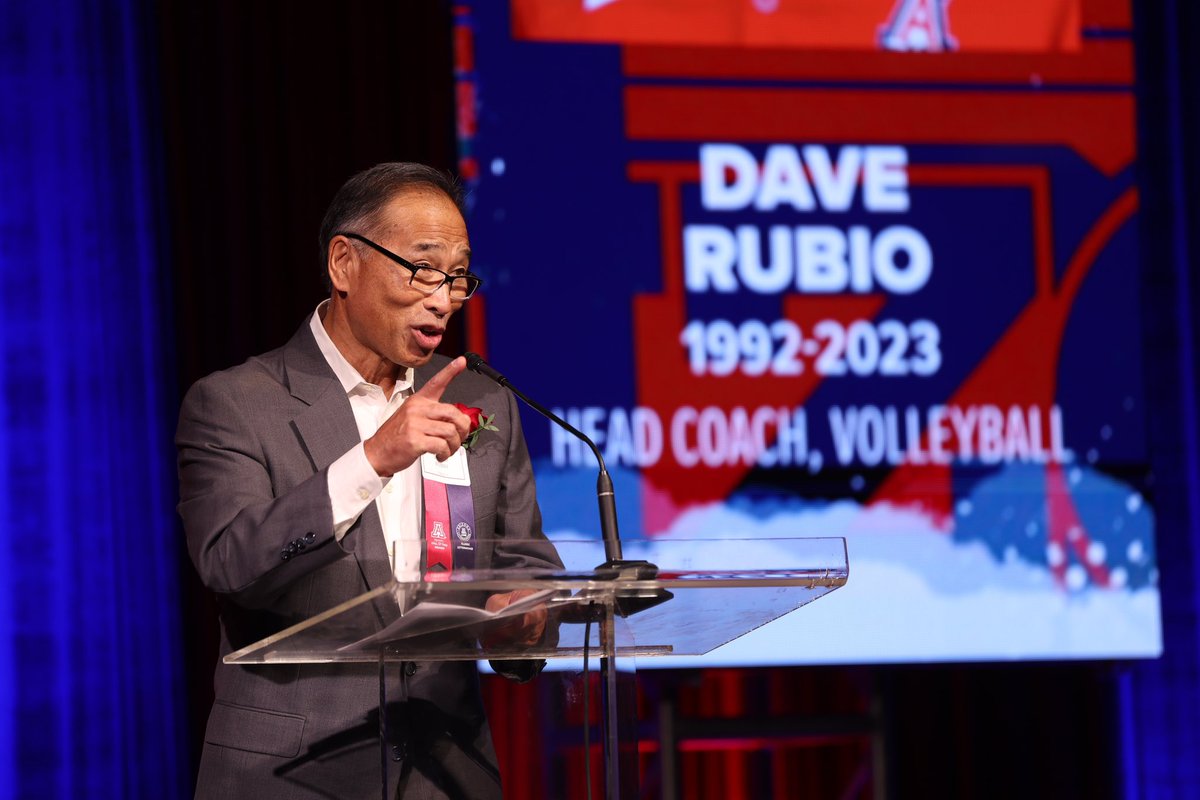 ArizonaVBall's tweet photo. 𝐃𝐚𝐯𝐞 𝐑𝐮𝐛𝐢𝐨. 𝐇𝐚𝐥𝐥 𝐨𝐟 𝐅𝐚𝐦𝐞𝐫.

Congratulations on a legendary career, @CoachDaveRubio!

#BearDown https://t.co/WZJZN5VMC7