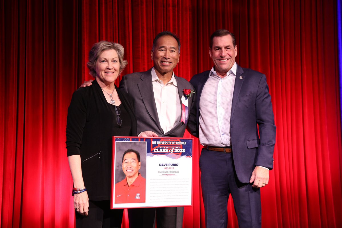 ArizonaVBall's tweet photo. 𝐃𝐚𝐯𝐞 𝐑𝐮𝐛𝐢𝐨. 𝐇𝐚𝐥𝐥 𝐨𝐟 𝐅𝐚𝐦𝐞𝐫.

Congratulations on a legendary career, @CoachDaveRubio!

#BearDown https://t.co/WZJZN5VMC7