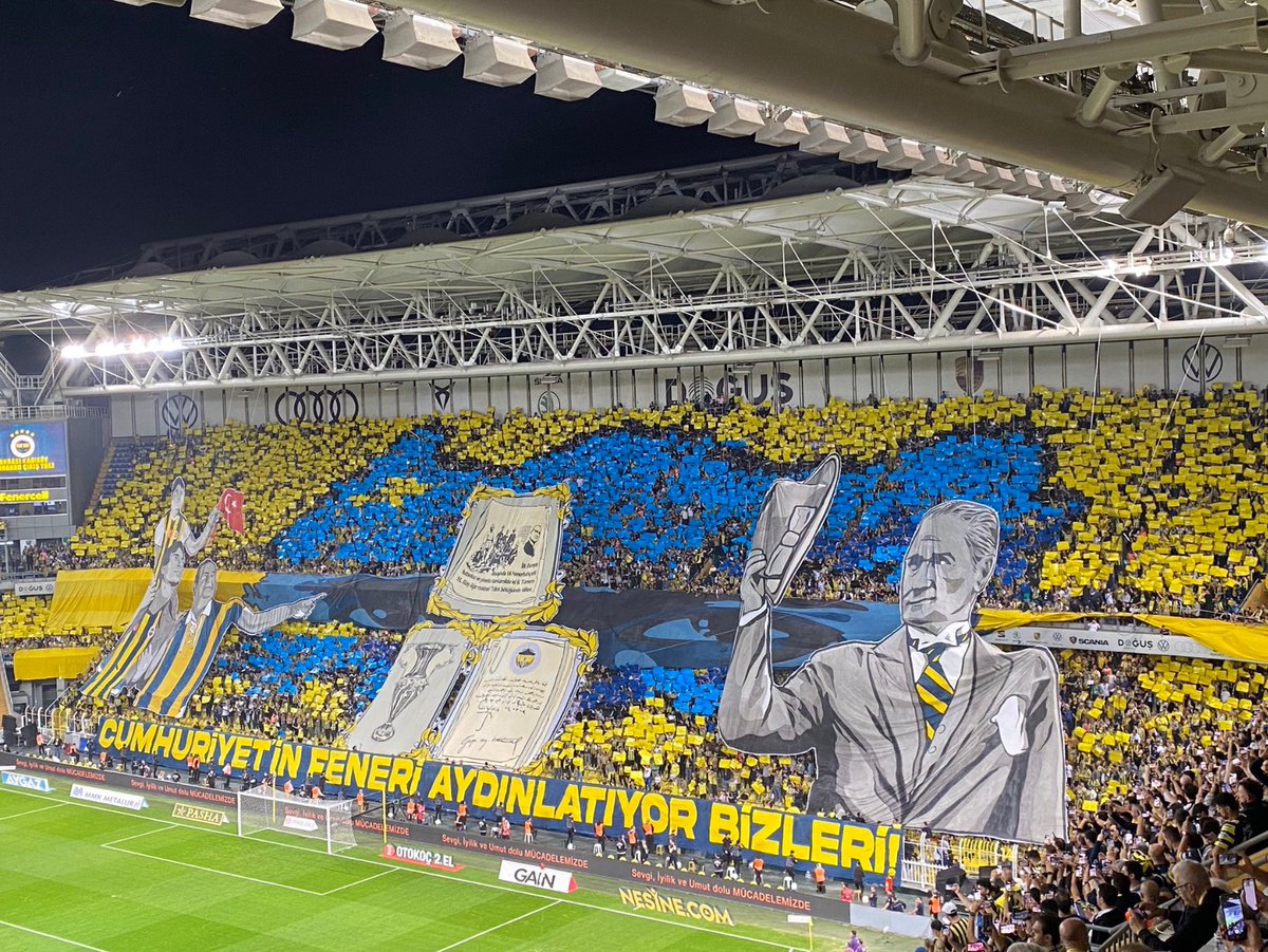 solcugazete's tweet photo. Fenerbahçe taraftarları:

“Mustafa Kemal'in askerleriyiz!” https://t.co/HAwzRtGkzg