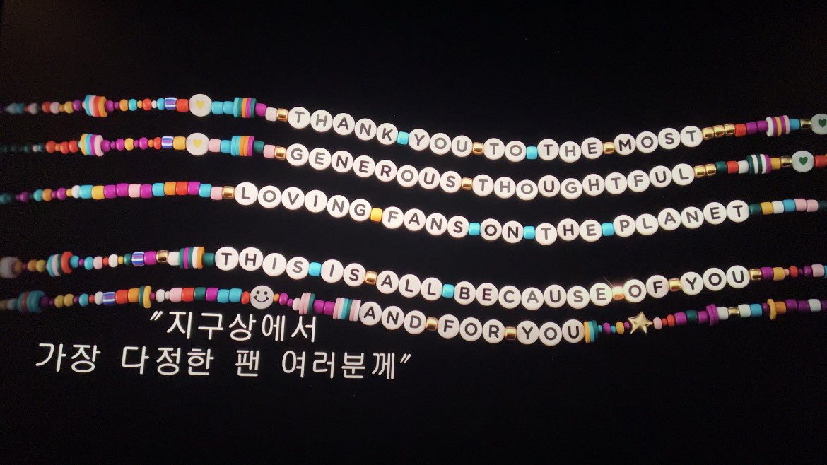 ㄷ|에라스투어 보고 왔고요..
Shake it off 나오자마자 임떤여자가 생각났고요..
저렇게 대단한 가수가 매진시키는 소파이스타디움을 9명의 여자들도 관중들 가득 채웠다는게 놀라웠답니다..🥹🥹