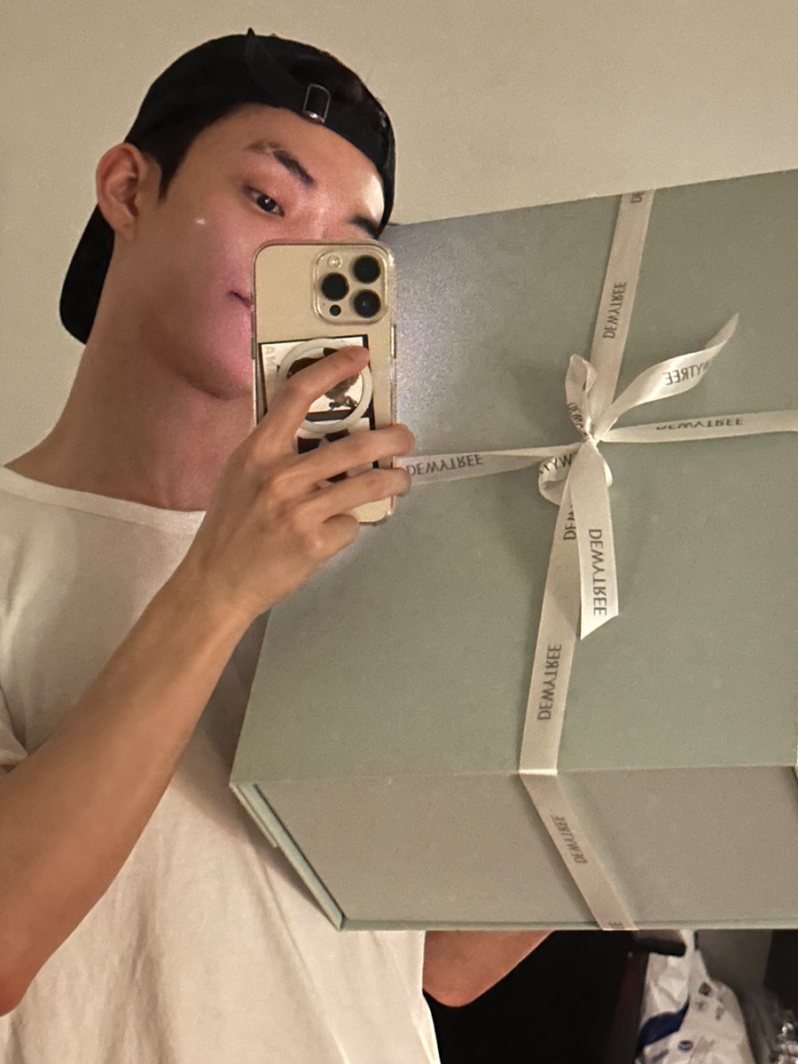 WE_THE_BOYZ's tweet image. [큐] 빛나는 날들을 듀이트리와
        함께해서 든든하고 행복합니다:)
        감사합니다🩵 @dewytree_kr