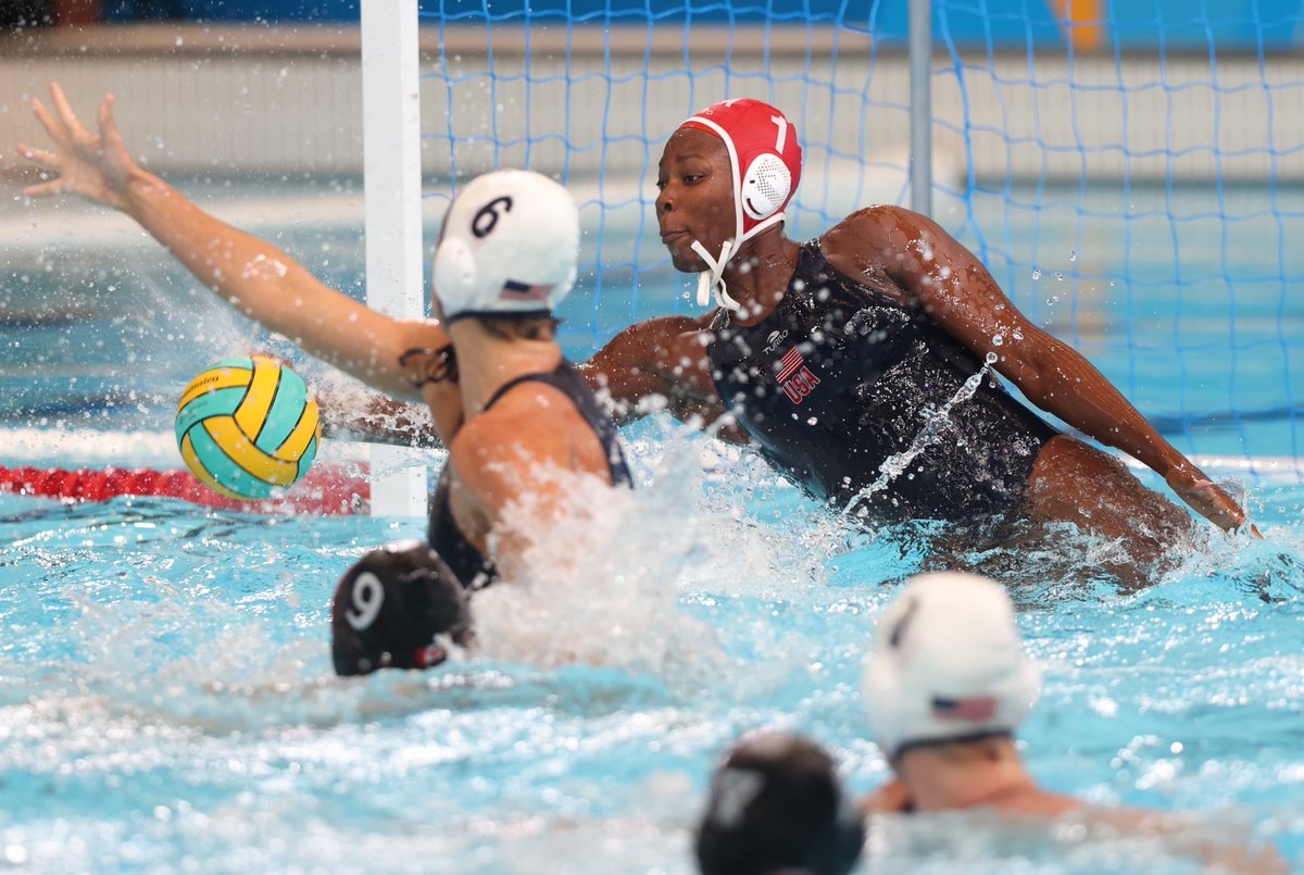 Gold Medal game intensity!

First half looks from <a href="/PhotosLulu/">Luiza Moraes Photos</a> 

#Santiago2023