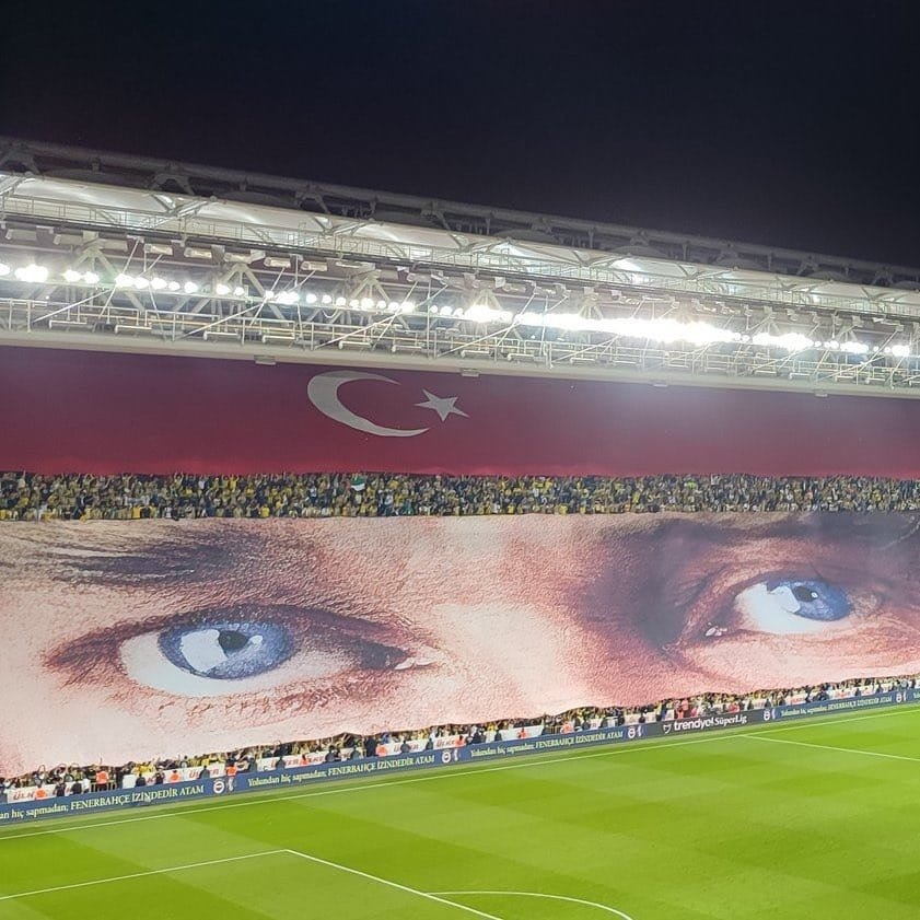 solcugazete's tweet photo. "Bir çift mavi göz.." https://t.co/BNcZ4udAaE