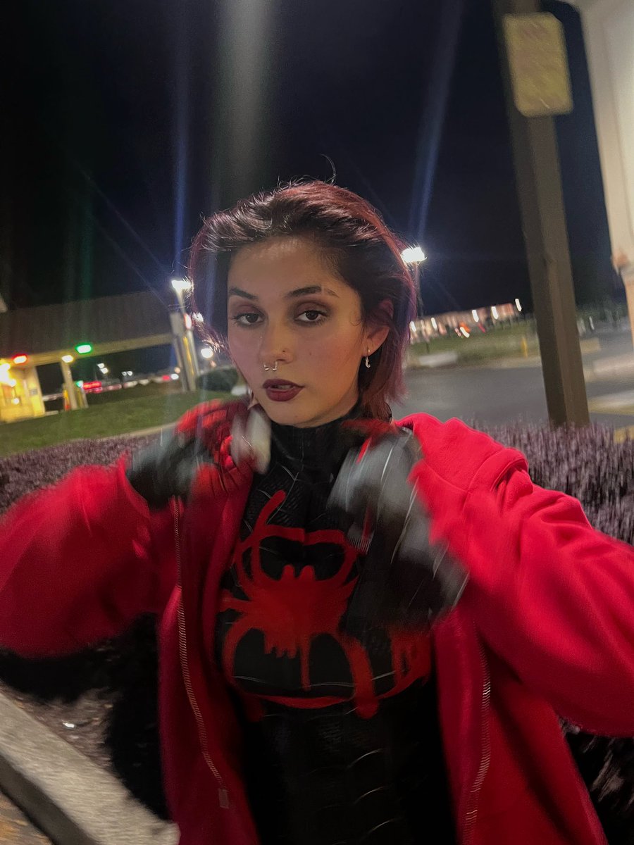 _theletterl's tweet photo. i haven’t existed here in forever yall don’t even know what i look like now… i cut my hair and got a septum and here’s my halloween costume bc i posted it everywhere but here🧍🏽 https://t.co/qc58ML9vtJ