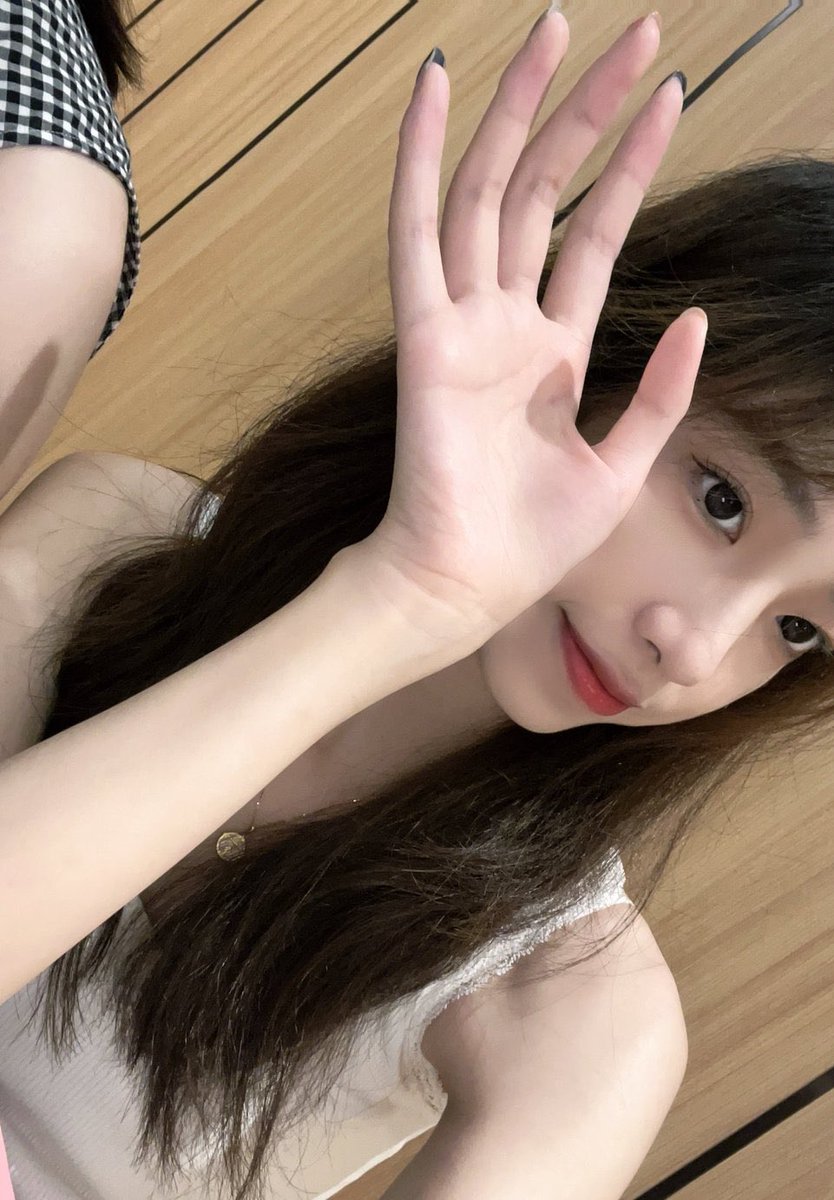 slutjien's tweet photo. 颜值7.5分
小美女，但没什么特色与记忆点
淫相7分
走的是绿茶路线，希望通过清纯的外表吸引异性。对处男有杀伤力，但这装纯有点平淡，没感觉。
妆容7.5分
典型绿茶婊装扮，缺乏辨识度
总体 7.5分
清纯绿茶婊
 #打分  #出卖  #反差婊 #意淫  #羞辱 #投稿 #配文 #母猪 #报价 #母畜 https://t.co/IYX7HenyEg
