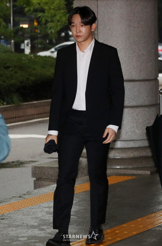 Musasian_fr's tweet photo. Le chanteur #NamTaehyun est présent au premier procès lié à des accusations en violation de la loi sur le contrôle des stupéfiants (psychiatrie) qui s'est tenu le 19 octobre 2023 au tribunal du district ouest de #Mapogu, #Séoul. https://t.co/VPfqQND1U5