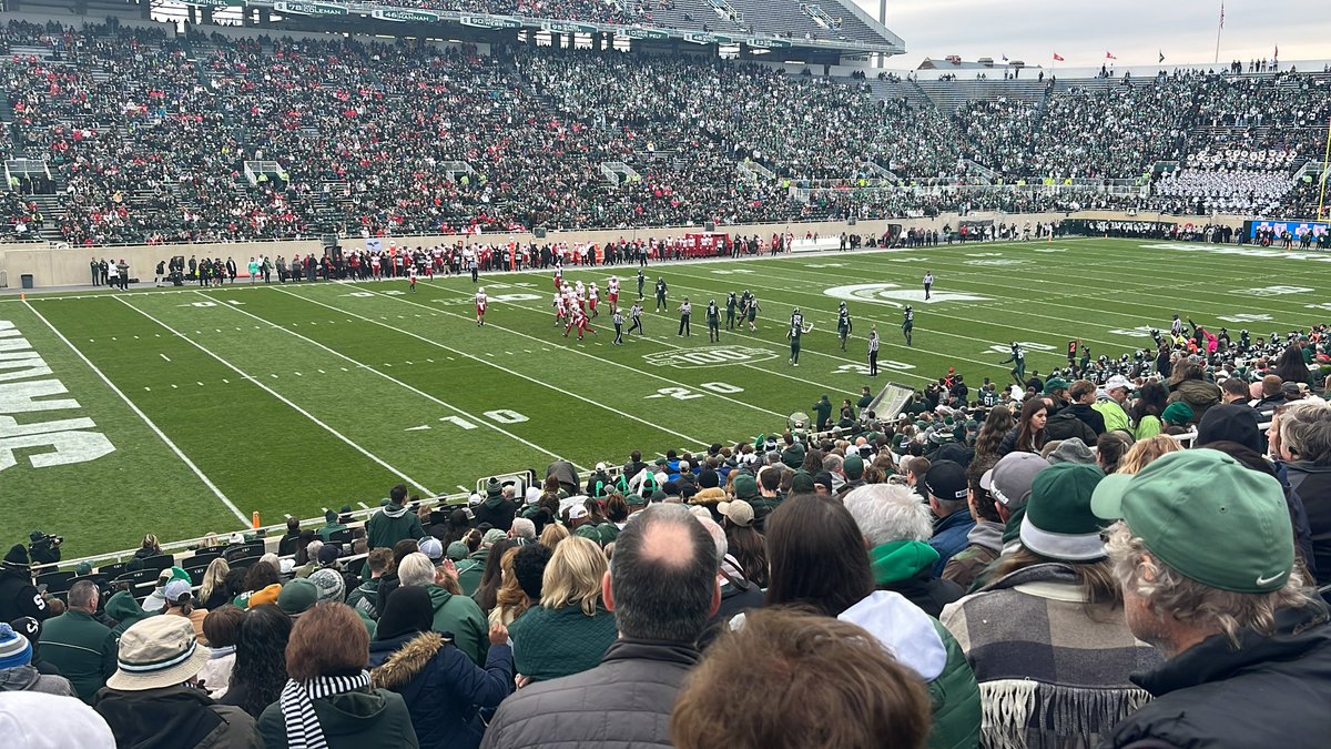 Let’s go MSU! Great day for a football game! <a href="/drkevinbrussell/">Dr. Kevin B. Russell</a> Not much red here! #GoGreen