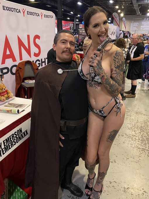 The tall standing yet sweet @RockyEmersonXXX 😳💙☺️ she is very kind. @EXXXOTICA @realloyalfans https://t<a class="tags" href="/tag/rockyemersonxxx">@rockyemersonxxx</a>