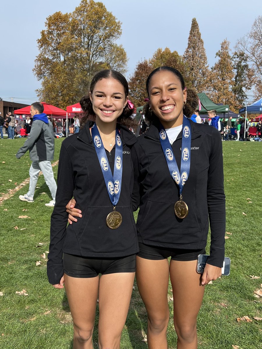 CentralPARunner's tweet photo. State College state medalists Devon Jackson and Chloe Poindexter! https://t.co/dbaWXvGGEi