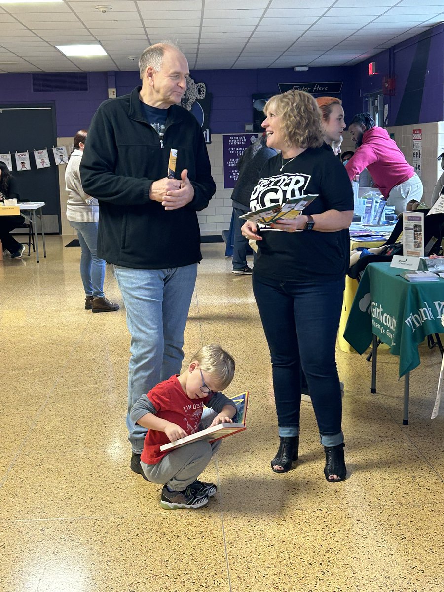 Loving reading at our Greece Family Fall Fest <a href="/PettiferSuz/">Suzanne Pettifer</a> <a href="/k_sper211/">Kelly Sperduto</a>