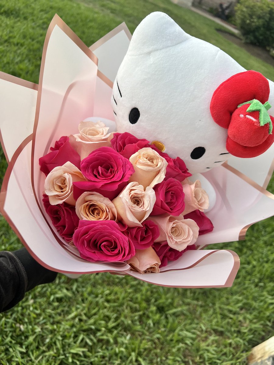 Hello Kitty bouquet🐱🩷🤍 available in Houston and all surrounding areas! 352-362-5804📲 #florist #houstontx